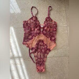 Pinky peach lace teddy